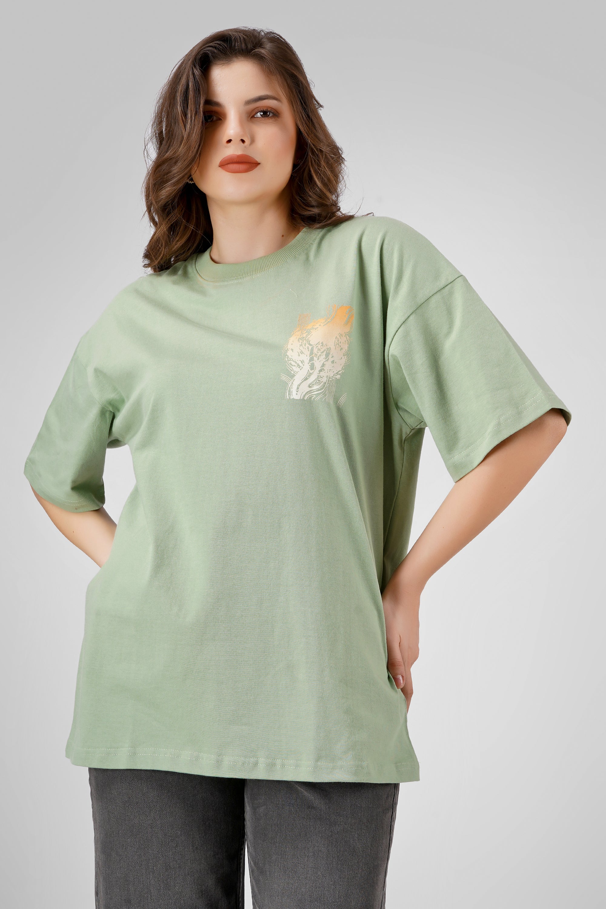 Art- Oversized T Shirt - Tea Green