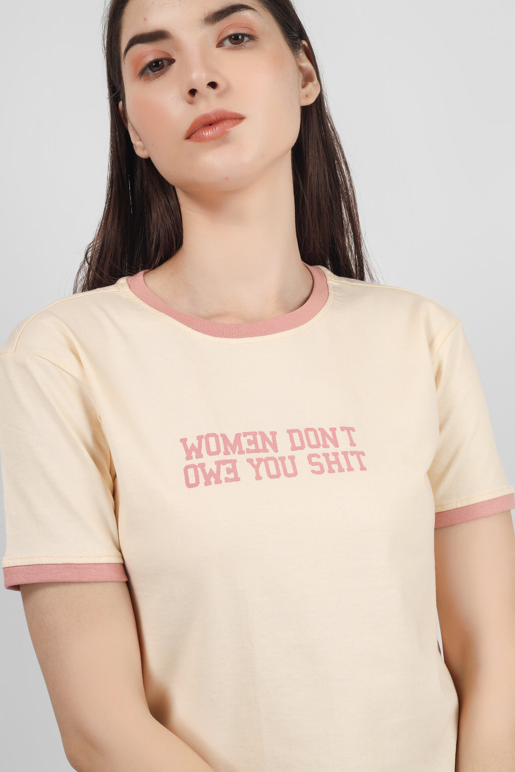 Women take no shit - Regular Fit Tshirt - Beige
